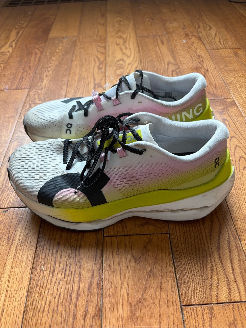 On Running Women's Cloudboom Max
8 US lime/raspberry